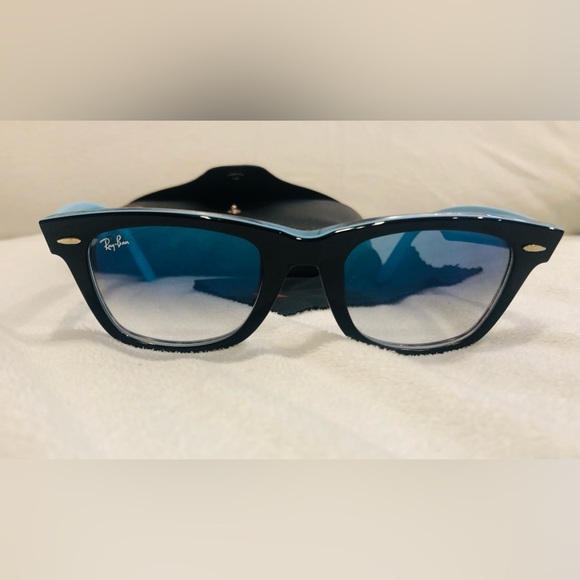 Vintage Ray-Ban Wayfarer Black/blue sunglasses - Picture 4 of 6